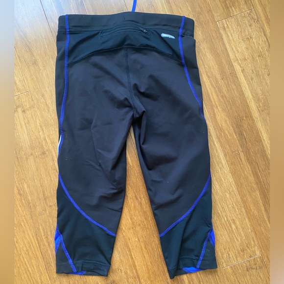 North Face Women’s Yoga Pants - Picture 2 of 3